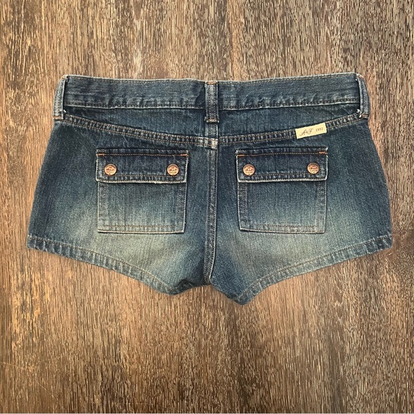 Abercrombie & Fitch Medium Wash Fade Denim Short Shorts Size 4 - Picture 2 of 7